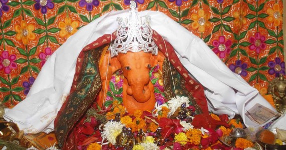 અમદાવાદમાં 350 વર્ષ જૂનું ગણેશ મંદિર, જ્યાં સ્વયંભૂ ગણેશ સિદ્ધિવિનાયક સ્વરૂપે થયા પ્રગટ